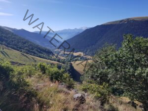 Cette photo des Pyrénées calmes illustre un article sur les bienfaits du silence